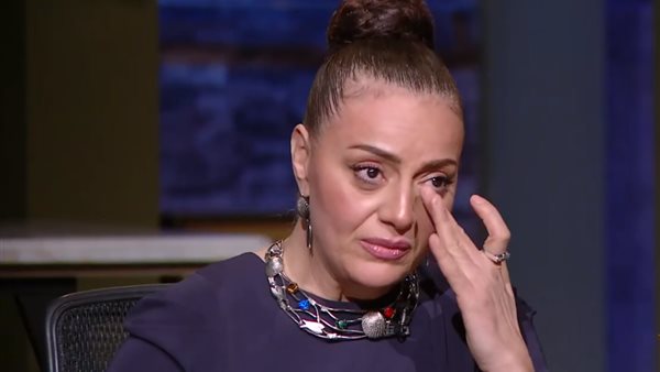 انهيار هبة عبد الغني فى البكاء أثناء الحديث عن الساعات الأخيرة قبل وفاة والدتها (فيديو)