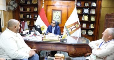 محافظ الوادي الجديد تبحث تخصيص 20 ألف فدان استثمارى لزراعة النباتات الطبية والعطرية