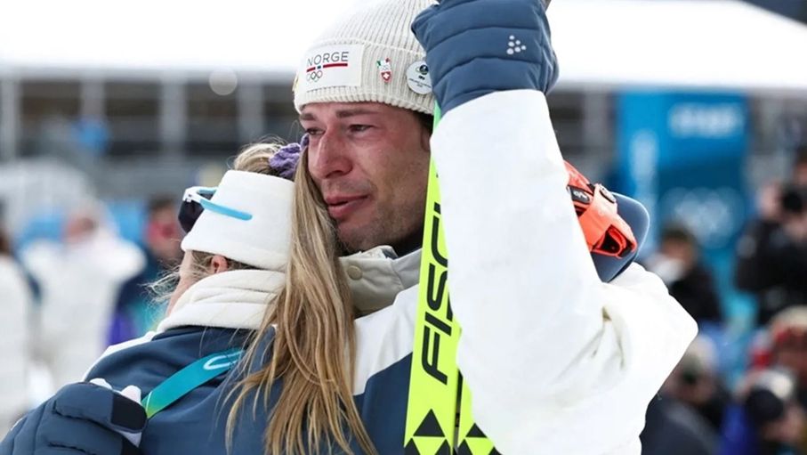 باكياً على الهواء.. متسابق في الأولمبياد يعترف بخيانة شريكته بعد تتويجه (فيديو)