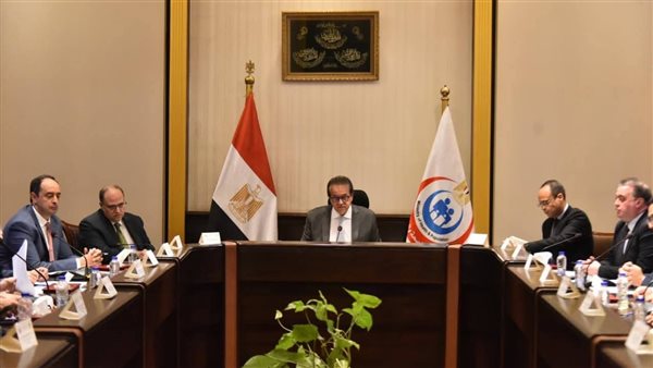 وزير الصحة يوجه بوضع ضوابط رادعة للأماكن العلاجية غير المرخصة