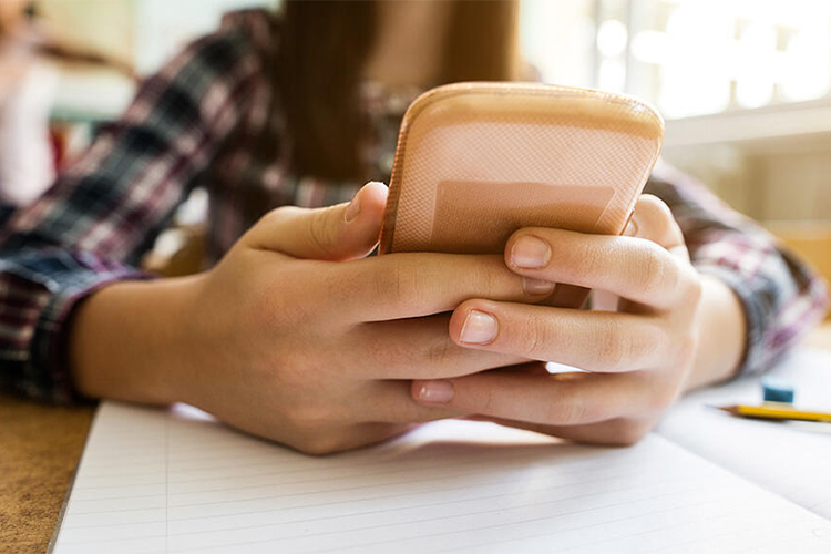 "حجز نهائي" لهواتف التلاميذ... ولا استرجاع قبل نهاية الموسم
