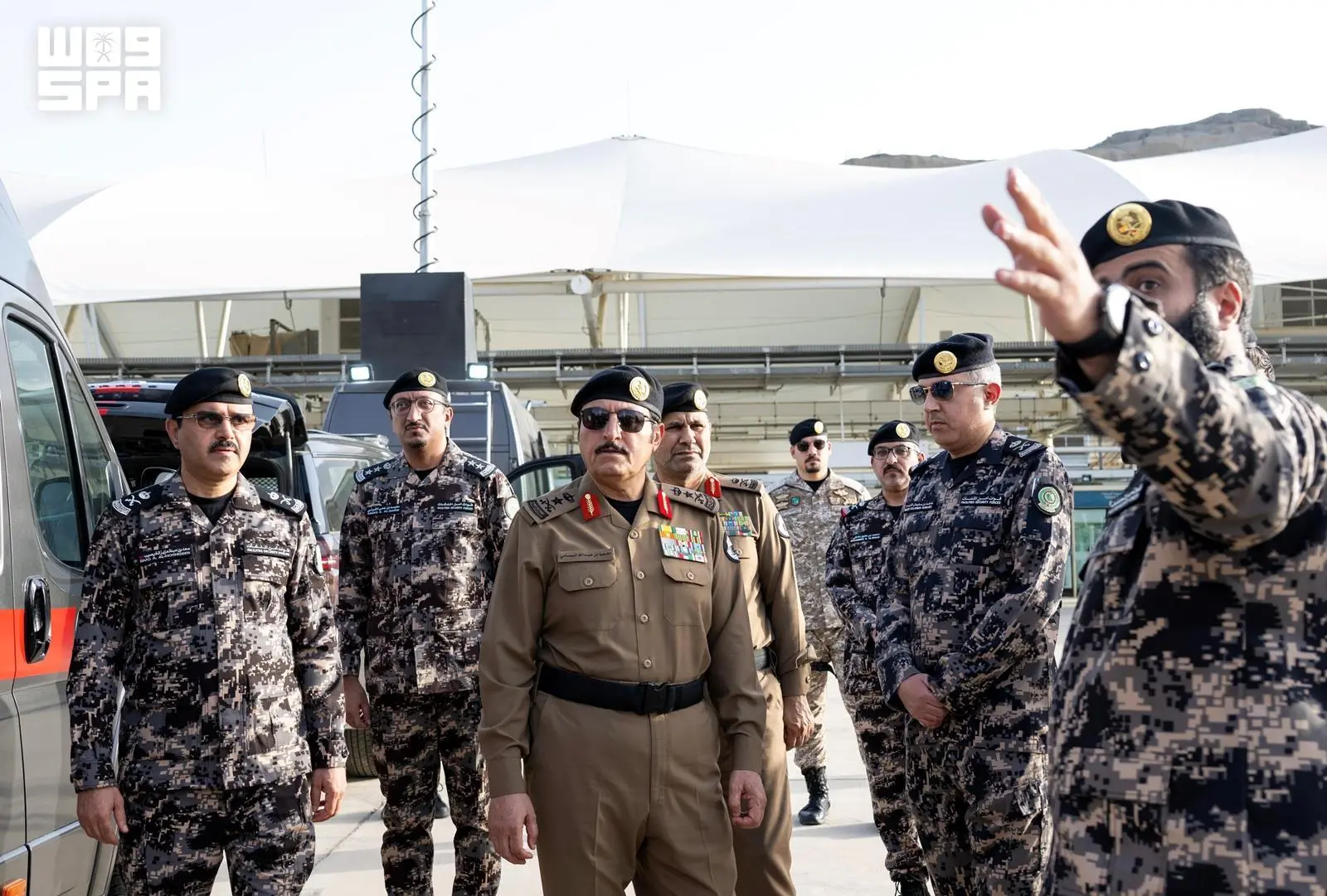 مدير الأمن العام يتفقد قوات أمن الحج والجهات العسكرية المساندة المشاركة في الحج