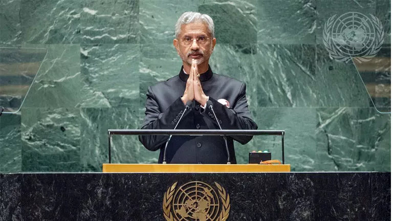 الهند تسمح لسفينة حربية إيرانية بدخول أحد موانئها