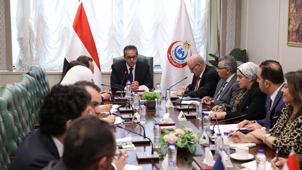 السفير الفرنسي لوزير الصحة: نقدر الجهود المصرية في دعم وعلاج المصابين الفلسطينيين