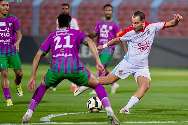 الأنوار يتغلّب على الوحدة بخماسية