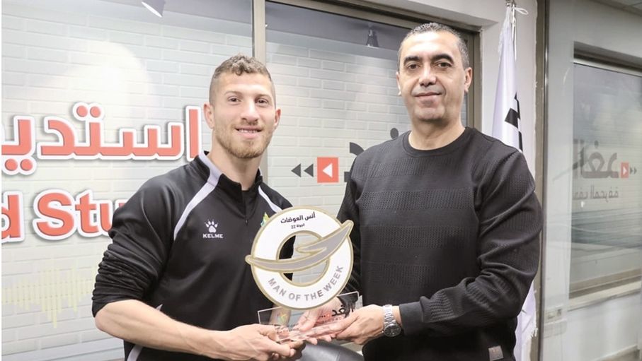 العوضات أول لاعب يحصل مرتين على جائزة _ بدوري المحترفين