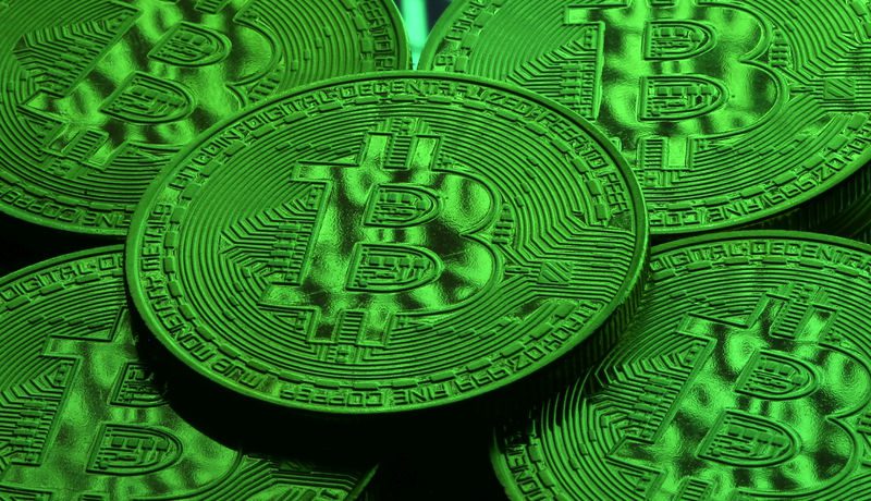 عراب العملات الرقمية يتوقع تصحيحاً للبيتكوين نحو مستوى 50 ألف دولار