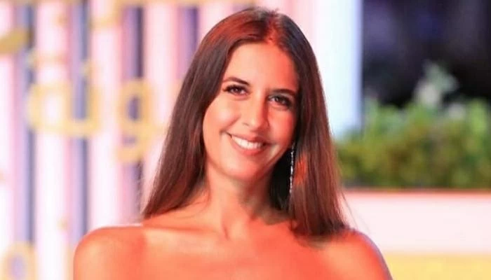 بعيداً عن البروتوكول.. ماذا فعل ماكرون مع فنانة مصرية على الكورنيش؟