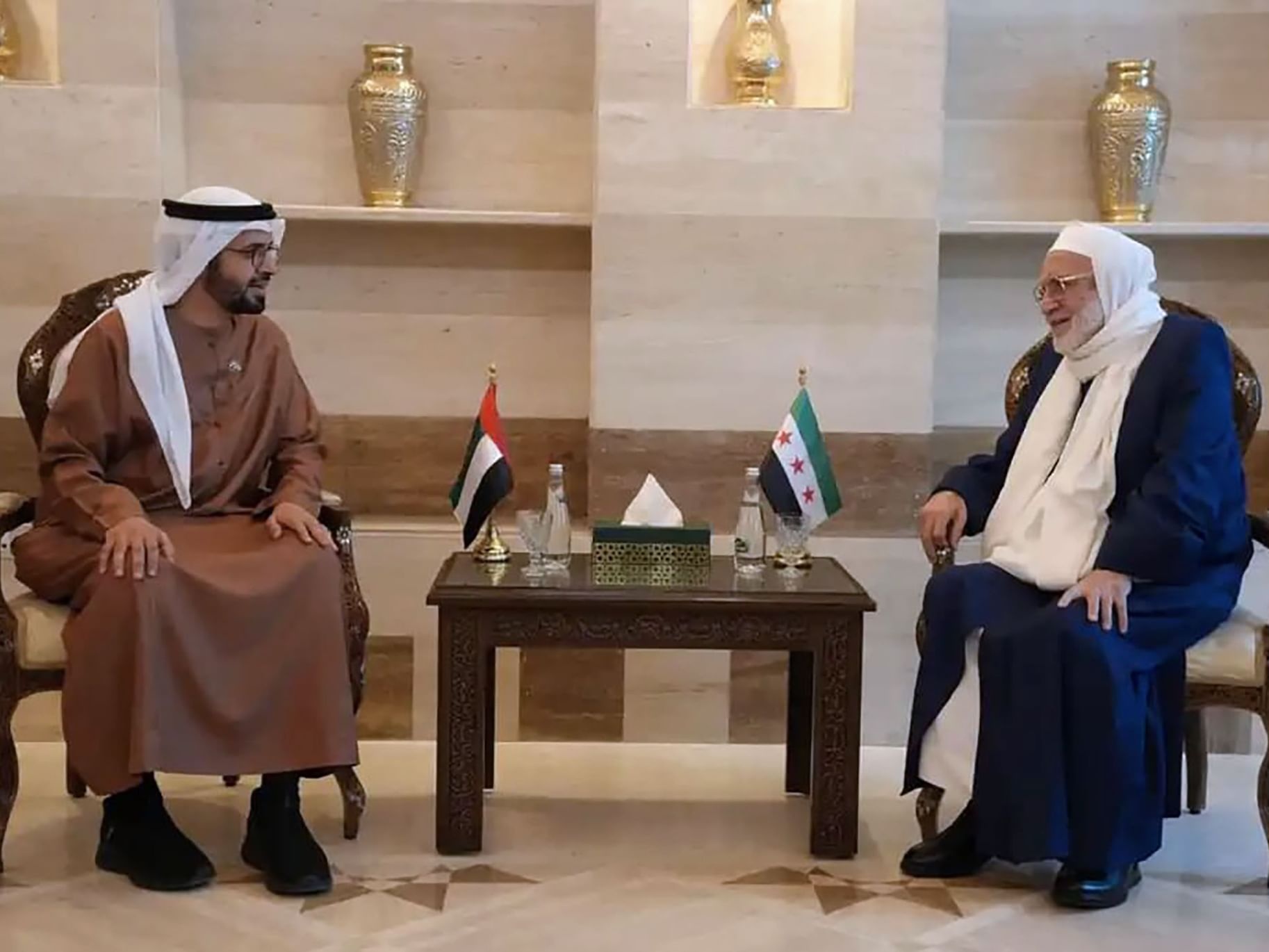 الإعلام الإماراتي الرسمي : الإمارات وسوريا تبحثان توحيد الجهود لاصدار فتاوى تواكب العصر وتعزز تماسك المجتمع
