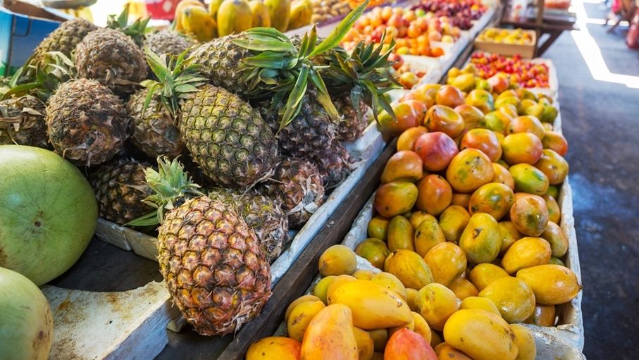 أسعار الخضار والفواكه في السوق المركزي السبت