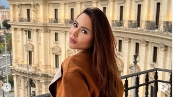 بملابس أنيقة.. أسما إبراهيم تتألق في إيطاليا