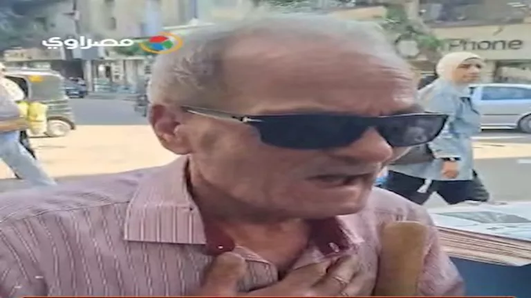 سامحه لوجه الله.. والد المتهم بسرقة بائع الجرائد يطلب العفو عن ابنه