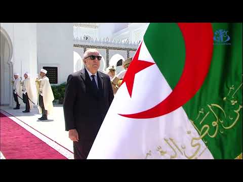 رئيس الجمهورية يغادر قصرالشعب عقب إشرافه على مراسم الحفل السنوي لتقليد الرتب وإسداء الأوسمة