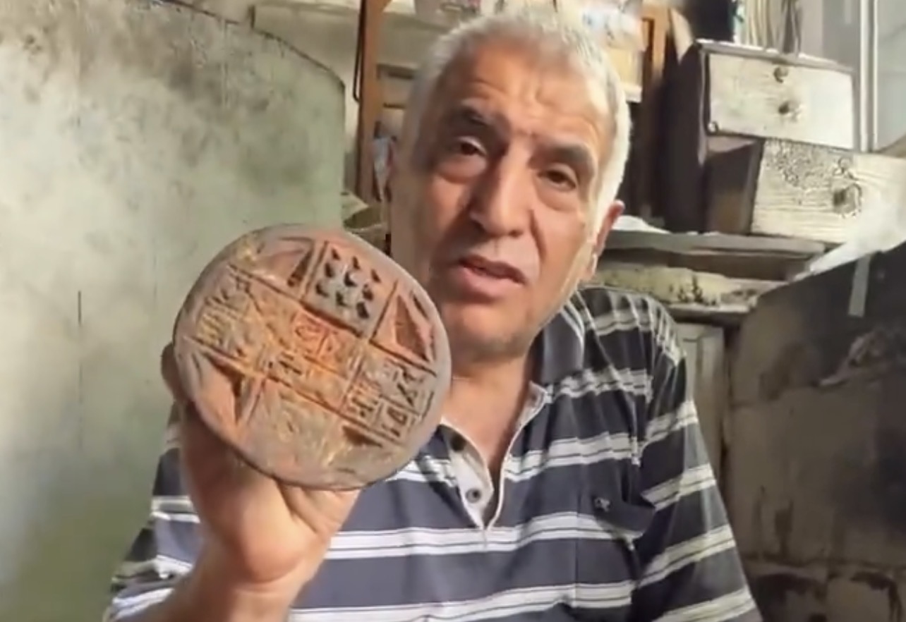 منذ أكثر من قرن.. مخبز دمشقي يواصل صناعة خبز الكنائس ويحافظ على تقليد مسيحي عريق