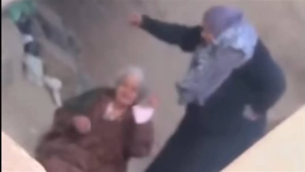 إخلاء سبيل المتهمة بالتعدي على والدتها بالشرقية بضمان محل الإقامة