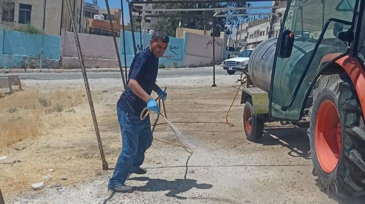 بلدية الزرقاء تنفذ حملة شاملة لتنظيف وتعقيم مواقع الأضاحي