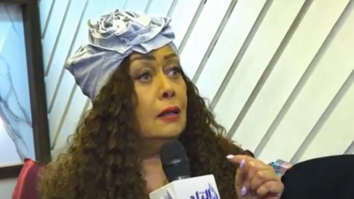 هالة فاخر : كنت لازم أخلع الحجاب من أجل عيالي