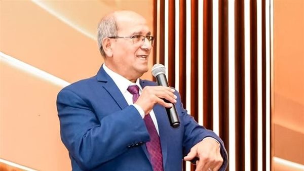 القابضة للمياه: تحقيق فوري في واقعة تفريغ سيارة كسح صرف صحي بالطريق العام