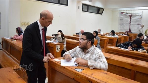 ضبط 11 حالة غش بالذكاء الاصطناعي في امتحانات تجارة بني سويف