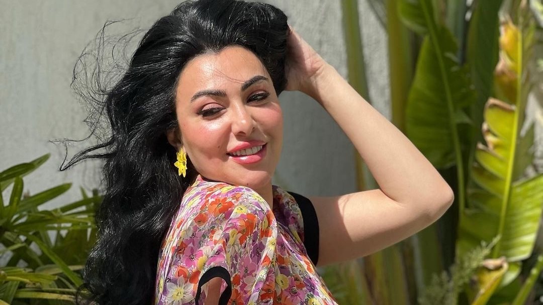 بالأحمر الجذاب.. ميرهان حسين تستعرض رشاقتها