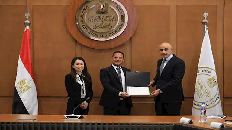 وزير التعليم ونائب رئيس "جايكا" يشهدان اعتماد 38 مدربًا جديدًا للتوكات