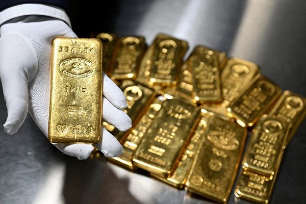 استقرارُ أسعار الذّهب وسط التّركيز على تطوّرات الأوضاع في الشرق الأوسط