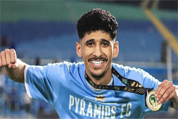 نقل أحمد عاطف "قطة" للمستشفى بعد اصطدام مروع بزميله في قمة الزمالك وبيراميدز