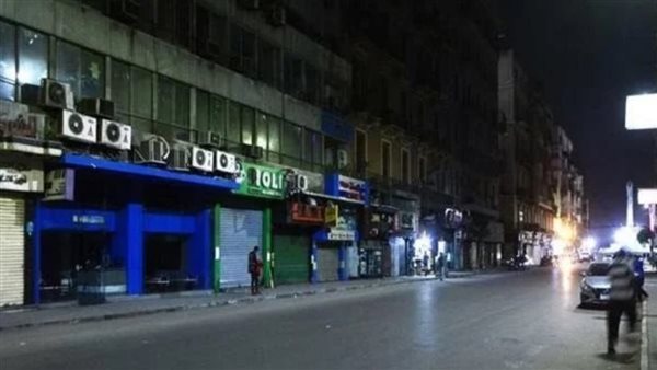 مع دقات التاسعة مساءً يبدأ التغيير.. الحومة تطبق غلق المحال مبكرًا.. والغرف التجارية تراها فرصة لضبط السوق