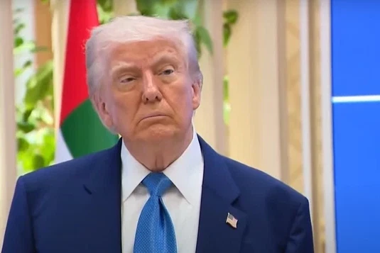 تقرير: ترامب يسعى لاتفاق متعدد المراحل مع إيران