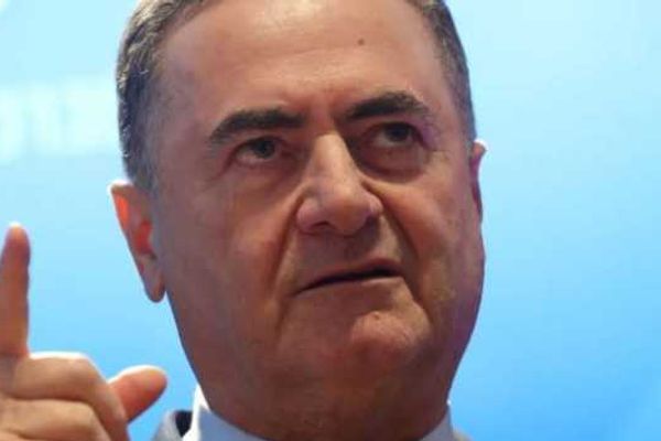 وزير الدفاع الإسرائيلي: يجب تدمير أي مبنى في لبنان يشتبه باحتوائه على عبوات ناسفة