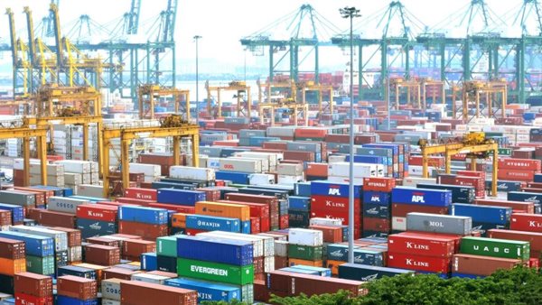 سجل 57.3 مليار دولار، ارتفاع العجز التجاري الأمريكي 4.9% في فبراير