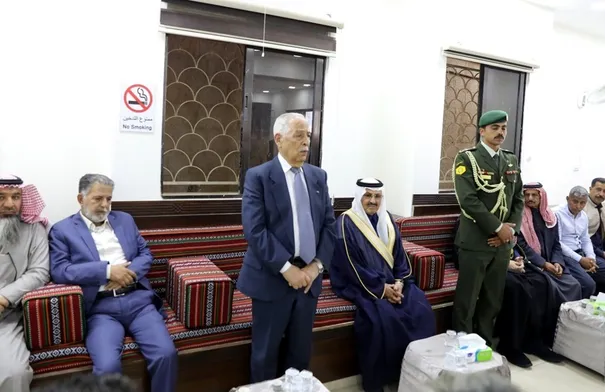 العيسوي ينقل تعازي الملك وولي العهد إلى عشيرة القطارنة