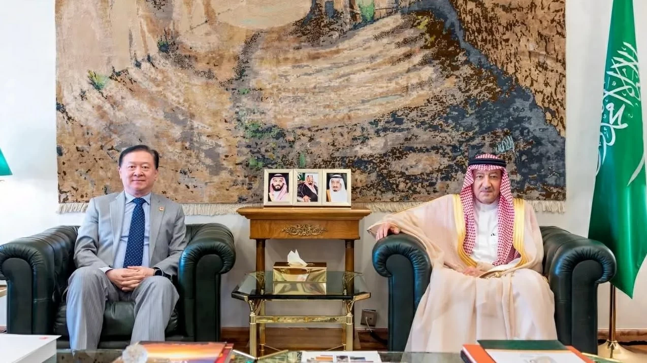 وزير الخارجية يتلقى رسالة خطية من نظيره الصيني