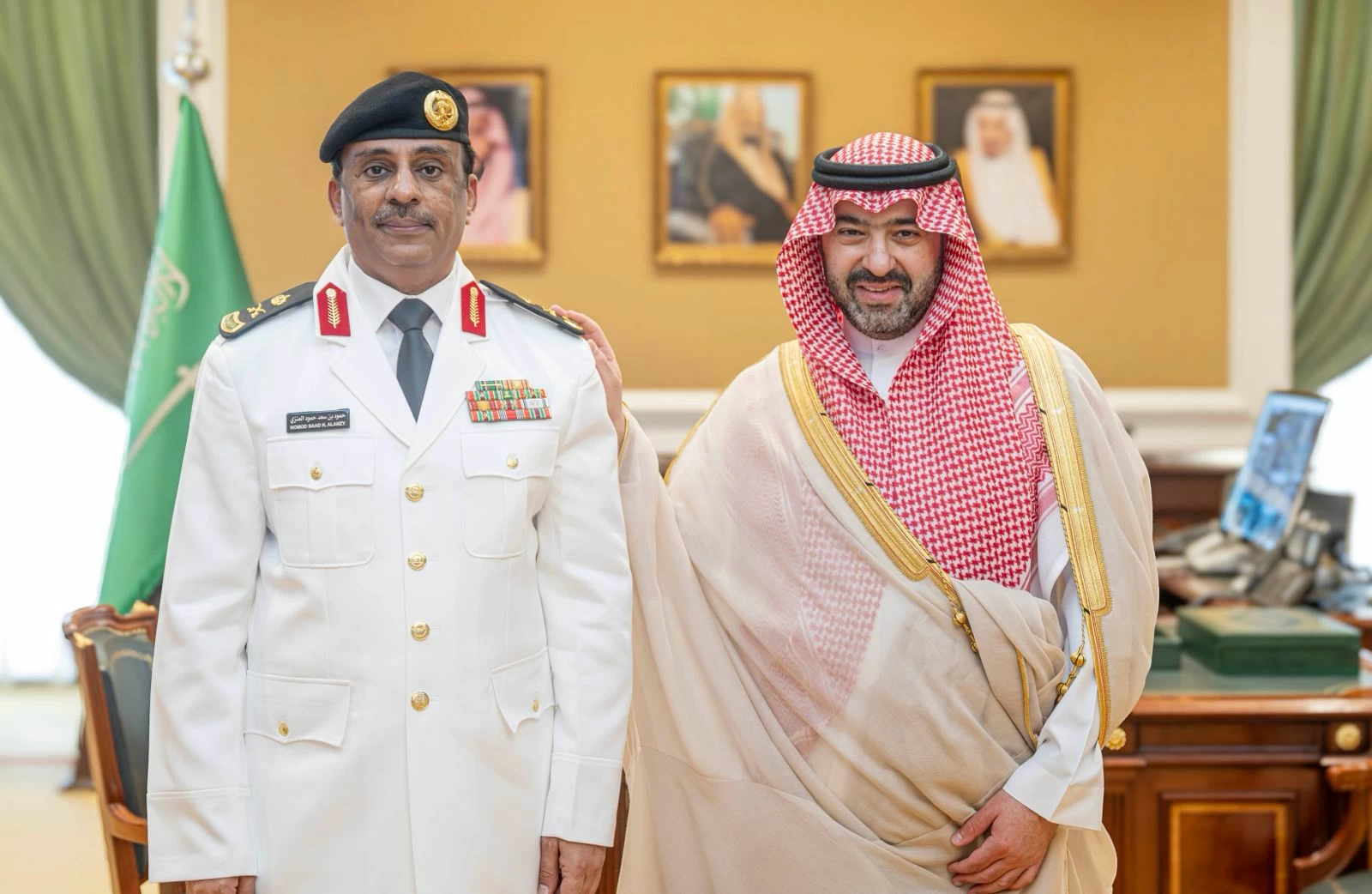 نائب أمير تبوك يستقبل قيادات حرس الحدود ويهنئ اللواء العنزي بترقيته