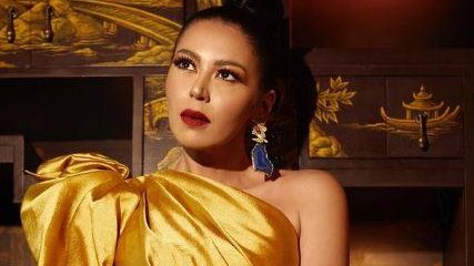 لقاء الخميسي: نزلت مع أحمد زكي القبر أثناء دفنه وأبويا لأ