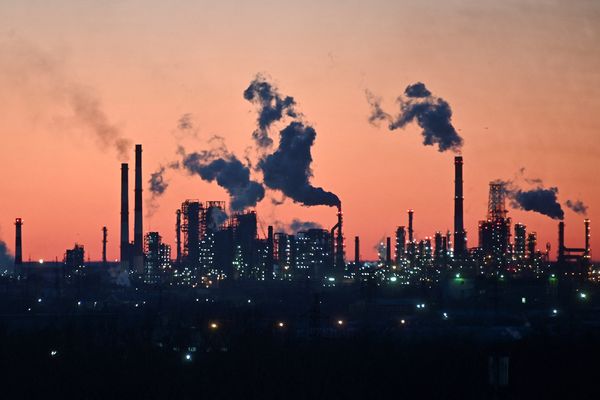 أمريكا تجدد إعفاء مؤقتا من عقوبات على شراء النفط الروسي
