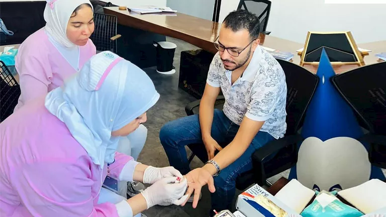 رئيس هيئة الرعاية الصحية: برامج الصحة المهنية تغطي آلاف المنشآت الصناع