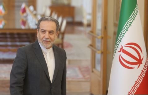 إلى أين يتجه وزير الخارجية الإيراني بعد مغادرته باكستان؟