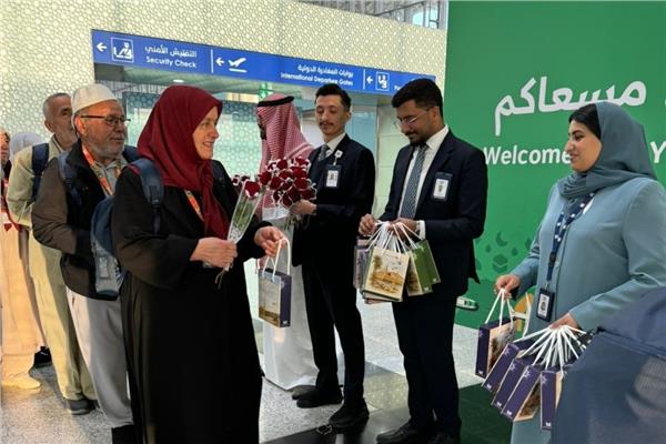 بدء توافد ضيوف الرحمن على مطارات السعودية استعدادا لموسم الحج عام 1447هـ