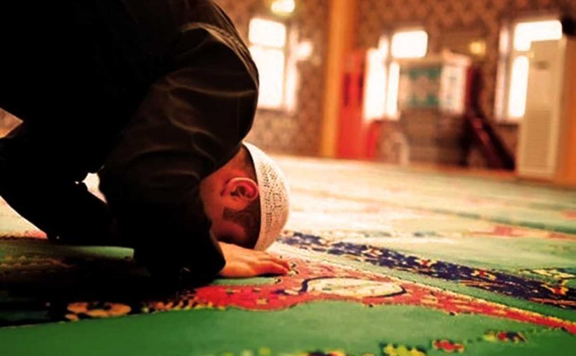 ما حكم الدعاء بآية من القرآن حال السجود في الصلاة؟
