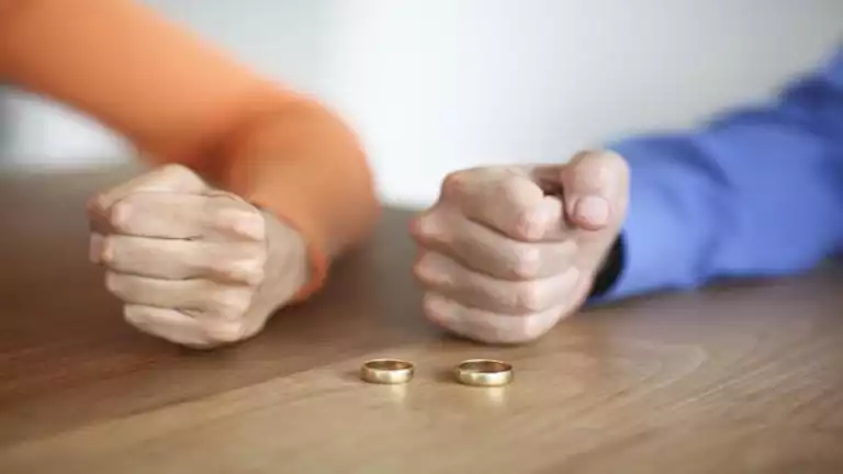 "عمرو" في دعوى طلاق زوجته: "عايزة 100 ألف جنيه عشان نمارس علاقتنا الحم