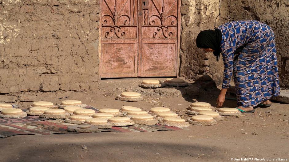 منع سفر المصريات للعمل في الخارج ببعض المهن