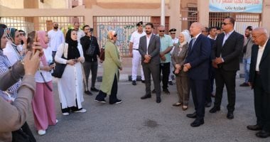 ​محافظ القاهرة يتفقد لجان الثانوية العامة بمدرسة تحيا مصر