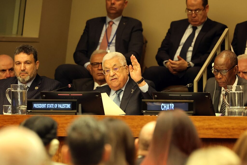 بعمر الـ90 عامًا: محمود عباس رئيسًا لحركة فتح بالإجماع في افتتاح مؤتمرها الثامن برام الله