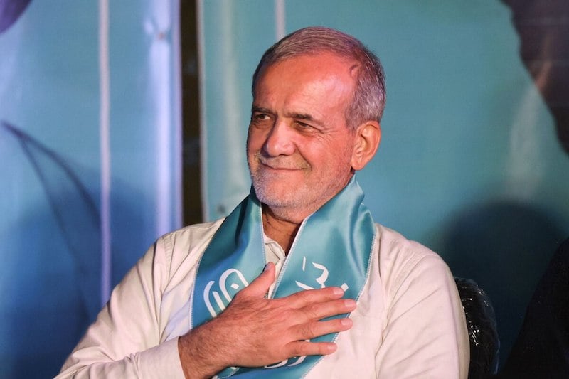 رئيس إيران: نشعر بالخزي أمام الشعب