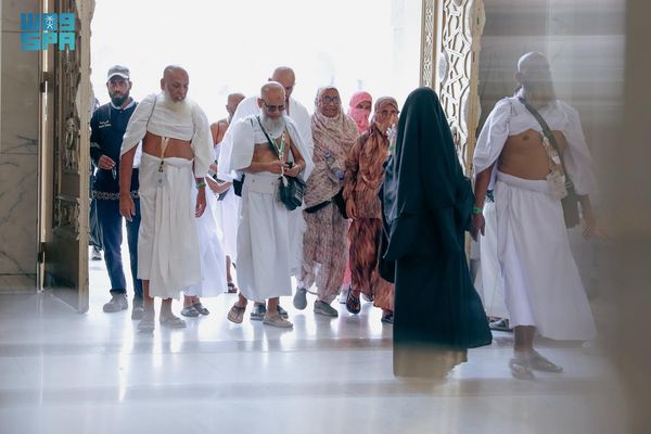 طلائع حجاج بيت الله الحرام يصلون إلى البيت العتيق