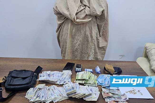 ضبط وافدة متسولة بحوزتها أموال ومصوغات ذهبية في درنة