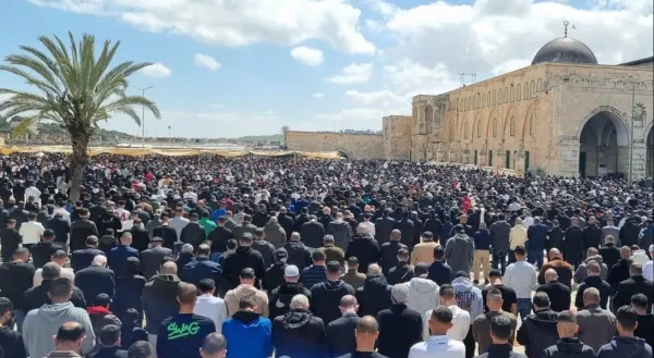 65 ألفا يؤدون صلاة الجمعة في المسجد الأقصى