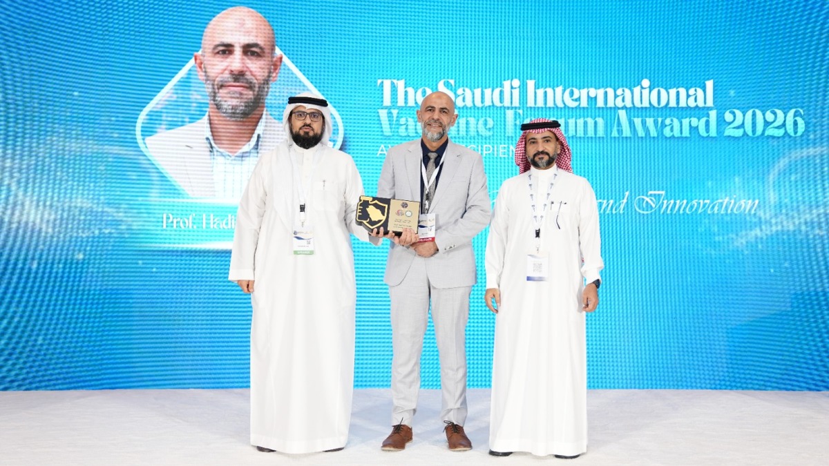 ‫ فوز باحث في جامعة قطر بجائزة أبحاث وابتكار اللقاحات بالرياض