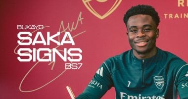 أرسنال يؤمن بقاء بوكايو ساكا بعقد طويل الأجل